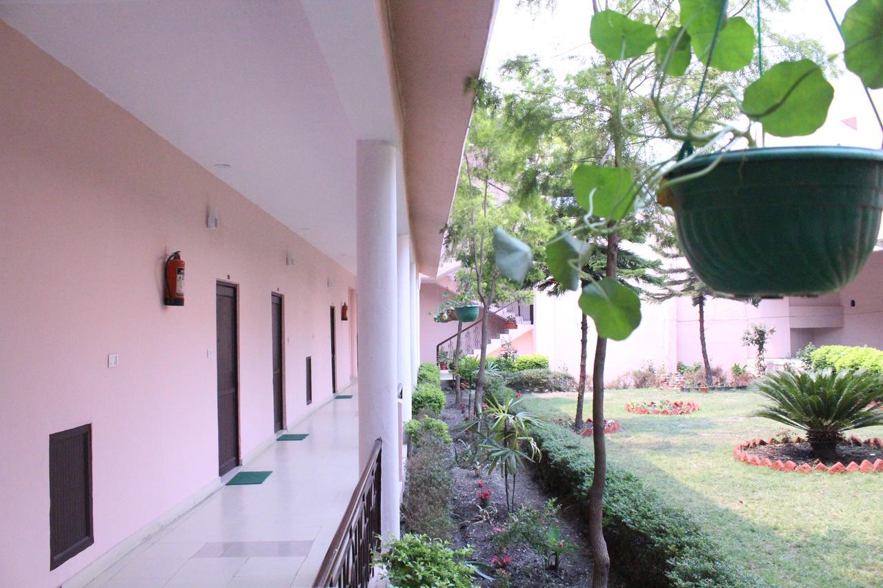 Greenwood Hotel Bhimtal Exterior photo